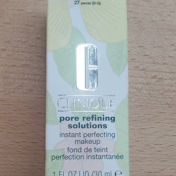 Clinique Pore Refining Solutions - 27 Pecan - Picture 4 of 4